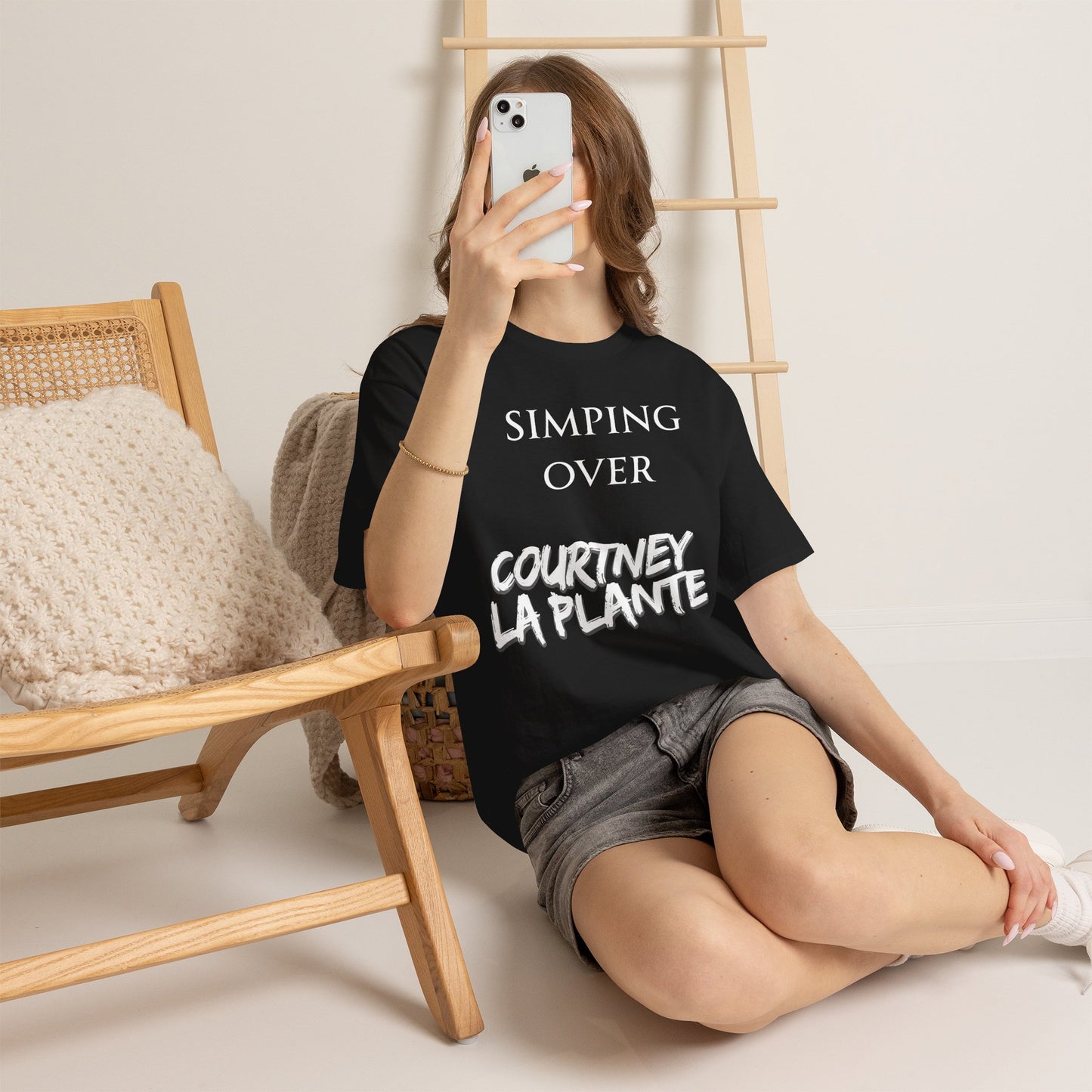 We all Love Courtney - Unisex Tee
